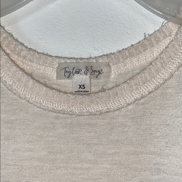 Embroidered tank top - Picture 3 of 3